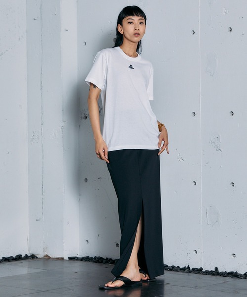 THINGS THAT MATTER(シングス ザット マター)の「ONENESS LOGO HEAVY WEIGHT T-SHIRT / ワンネスロゴヘビーウェイトTシャツ(Tシャツ/カットソー・レディース・ブラック/ホワイト・1/2)」の3枚目の写真