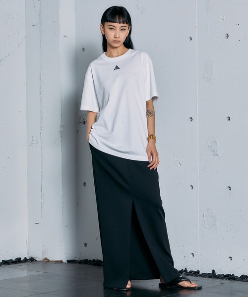 THINGS THAT MATTER(シングス ザット マター)の「ONENESS LOGO HEAVY WEIGHT T-SHIRT / ワンネスロゴヘビーウェイトTシャツ(Tシャツ/カットソー・レディース・ブラック/ホワイト・1/2)」の4枚目の写真