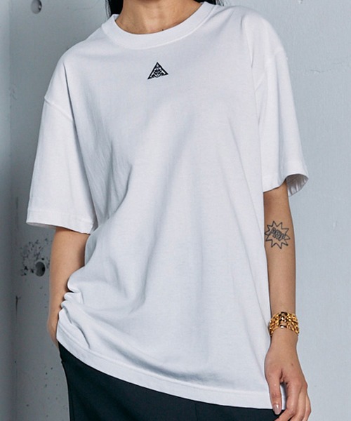 THINGS THAT MATTER(シングス ザット マター)の「ONENESS LOGO HEAVY WEIGHT T-SHIRT / ワンネスロゴヘビーウェイトTシャツ(Tシャツ/カットソー・レディース・ブラック/ホワイト・1/2)」の15枚目の写真