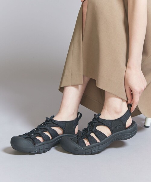 KEEN(キーン)の「<KEEN>WOMENS NEWPORT H2 サンダル(サンダル・レディース・ブラック/ベージュ・7h/8/6h/7/6)」の3枚目の写真