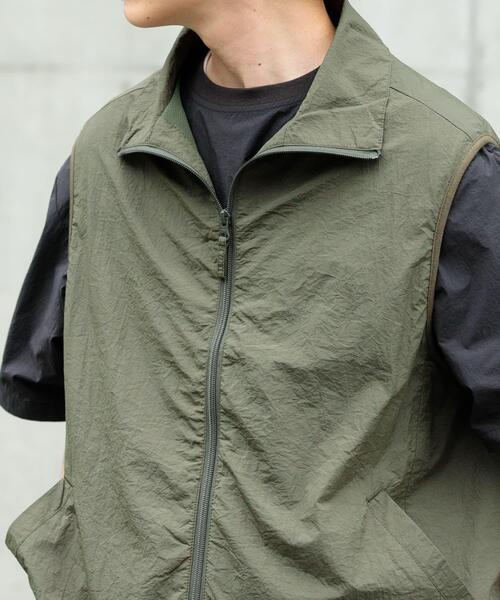 ITEMS URBANRESEARCH（アイテムズ アーバンリサーチ）の「メッシュライニング Zip Upナイロンベスト（その他アウター・メンズ・カーキ/ブラック・MEDIUM/LARGE）」の5枚目の写真