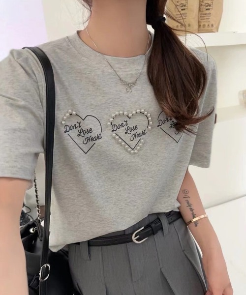 DIAVEL(ディアベル)の「パールハートロゴ韓国ガーリートップス(Tシャツ/カットソー・レディース・ブラック/ホワイト/グレー・M)」の3枚目の写真