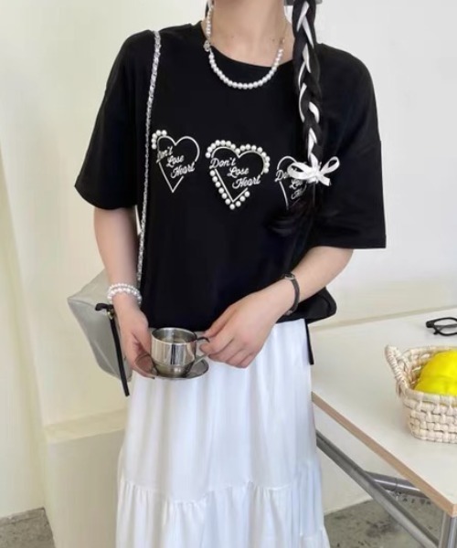 DIAVEL(ディアベル)の「パールハートロゴ韓国ガーリートップス(Tシャツ/カットソー・レディース・ブラック/ホワイト/グレー・M)」の1枚目の写真
