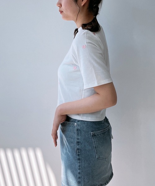 AS KNOW AS plus（アズノゥアズプラス）の「◎ちりばめ刺繍アソートTシャツ（Tシャツ/カットソー・レディース・ピンク系/ホワイト系その他/ホワイト系/ブラック系その他/ホワイト系1/ピンク系1/サックスブルー系1・FREE）」の11枚目の写真