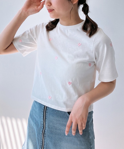 AS KNOW AS plus（アズノゥアズプラス）の「◎ちりばめ刺繍アソートTシャツ（Tシャツ/カットソー・レディース・ピンク系/ホワイト系その他/ホワイト系/ブラック系その他/ホワイト系1/ピンク系1/サックスブルー系1・FREE）」の9枚目の写真