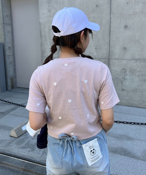 AS KNOW AS plus（アズノゥアズプラス）の「◎ちりばめ刺繍アソートTシャツ（Tシャツ/カットソー・レディース・ピンク系/ホワイト系その他/ホワイト系/ブラック系その他/ホワイト系1/ピンク系1/サックスブルー系1・FREE）」の17枚目の写真