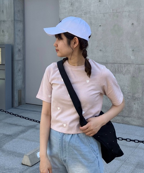 AS KNOW AS plus（アズノゥアズプラス）の「◎ちりばめ刺繍アソートTシャツ（Tシャツ/カットソー・レディース・ピンク系/ホワイト系その他/ホワイト系/ブラック系その他/ホワイト系1/ピンク系1/サックスブルー系1・FREE）」の19枚目の写真