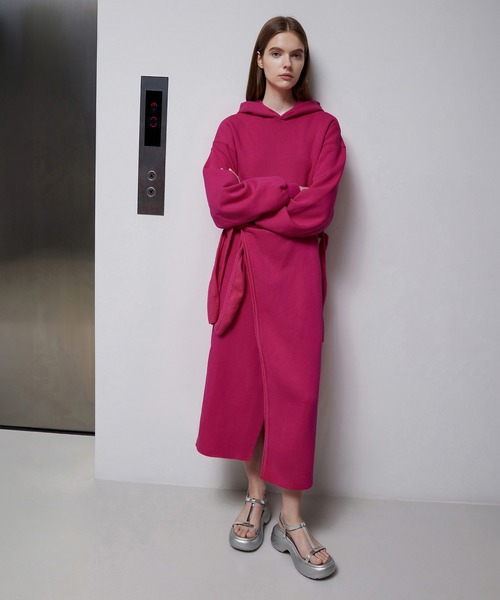 CHARLES & KEITH(チャールズ & キース)の「ティーバーカーブプラットフォームスポーツサンダル(サンダル・レディース・ブラック/クリーム/シルバー・25.5cm/25cm/24.5cm/23.5cm/23cm/22.5cm)」の18枚目の写真