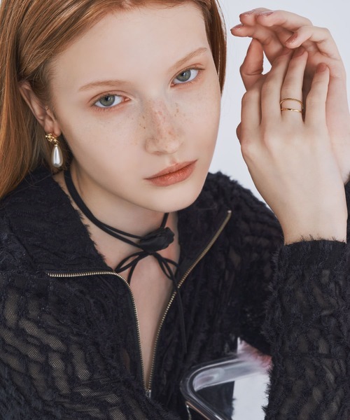 SMELLY(スメリー)の「サテンローズコードチョーカー(ネックレス・レディース・ブラック・-)」の2枚目の写真