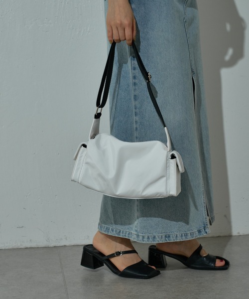 COLONY 2139(コロニートゥーワンスリーナイン)の「ナイロンサイドポケットバッグ(ショルダーバッグ・レディース・ホワイト/ブラック・FREE)」の4枚目の写真