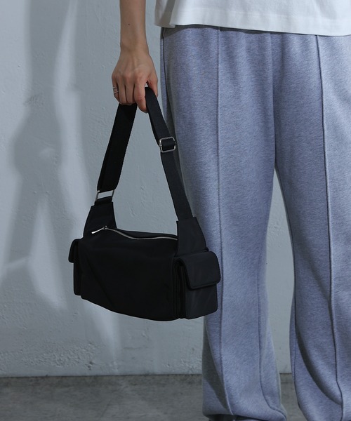 COLONY 2139(コロニートゥーワンスリーナイン)の「ナイロンサイドポケットバッグ(ショルダーバッグ・レディース・ホワイト/ブラック・FREE)」の12枚目の写真