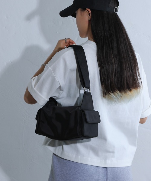 COLONY 2139(コロニートゥーワンスリーナイン)の「ナイロンサイドポケットバッグ(ショルダーバッグ・レディース・ホワイト/ブラック・FREE)」の14枚目の写真