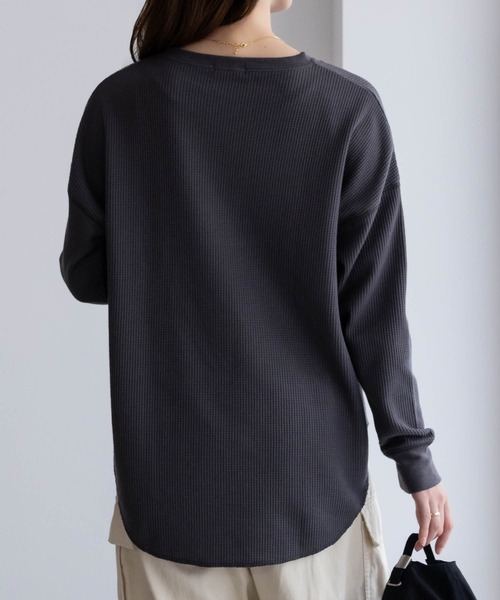 NAVY(ネイビー)の「NAVY ワッフルロンT 長袖(Tシャツ/カットソー・レディース・杢グレー/オフホワイト/スミクロ/オリーブ・フリー)」の6枚目の写真
