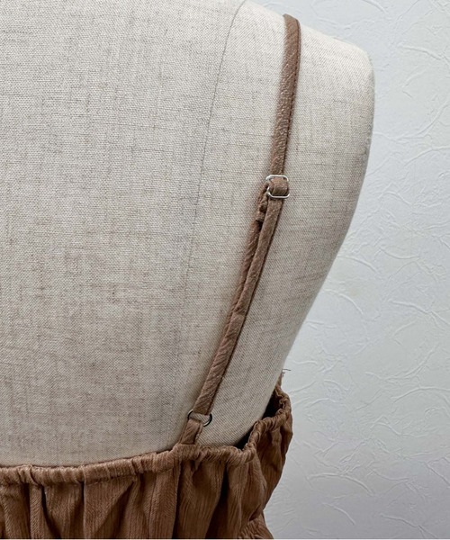 archives（アルシーヴ）の「シャイニーシャーリングキャミワンピース（ワンピース・レディース・グレー/ピンクベージュ/ブラック/アイボリー・MEDIUM）」の10枚目の写真