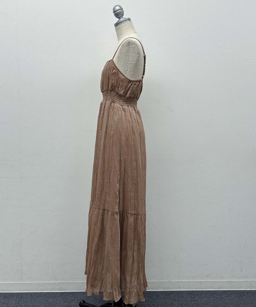 archives（アルシーヴ）の「シャイニーシャーリングキャミワンピース（ワンピース・レディース・グレー/ピンクベージュ/ブラック/アイボリー・MEDIUM）」の6枚目の写真