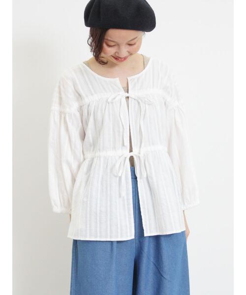 Samansa Mos2（サマンサ モスモス）の「◎リボンフレアブラウス（シャツ/ブラウス・レディース・チャコールグレー/ブラウン/ブルー/オフホワイト・F）」の7枚目の写真