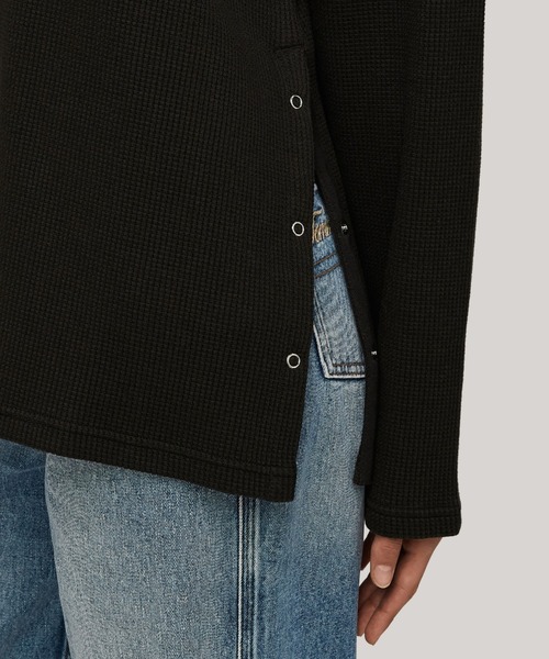 TOMMY HILFIGER(トミーヒルフィガー)の「ワッフルサイドスリットTシャツ(Tシャツ/カットソー・レディース・ホワイト/ブラック・X-SMALL/SMALL/MEDIUM)」の5枚目の写真