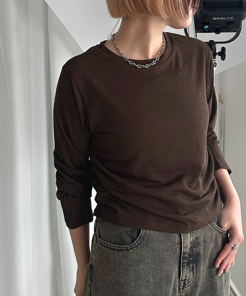 apres jour mignon（アプレジュールミニョン）の「サイドシャーリングシアートップス【ZOZOTOWN限定アイテム】（Tシャツ/カットソー・レディース・チャコールグレー/ブラック/ダークブラウン/オフホワイト/ボルドー・X-LARGE/フリー）」の4枚目の写真