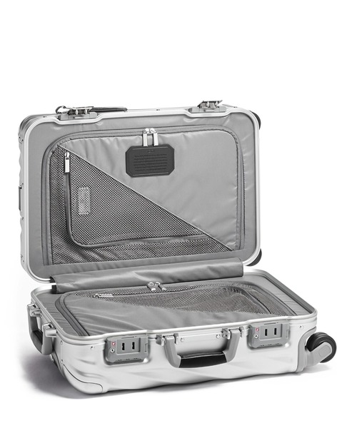 TUMI(トゥミ)の「19 DEGREE ALUMINUM インターナショナル・キャリーオン スーツケース(機内持ち込みサイズ) 1泊~3泊程度(スーツケース/キャリーバッグ・メンズ・シルバー・FREE)」の3枚目の写真