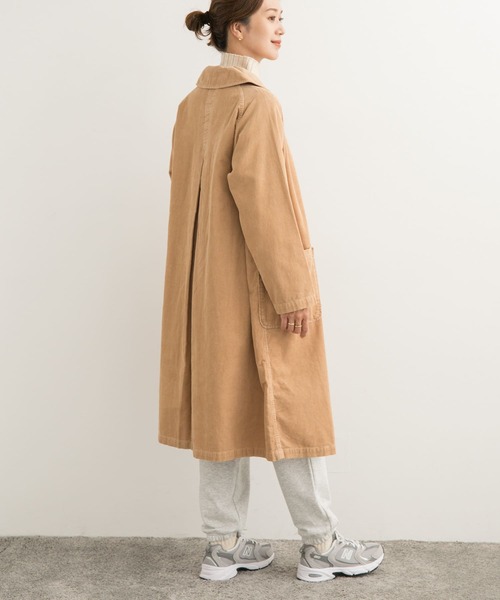 SMITH（スミス）の「『別注』SMITH×DOORS　コーデュロイロングコート（ステンカラーコート・レディース・ベージュ/ブラック・FREE）」の4枚目の写真