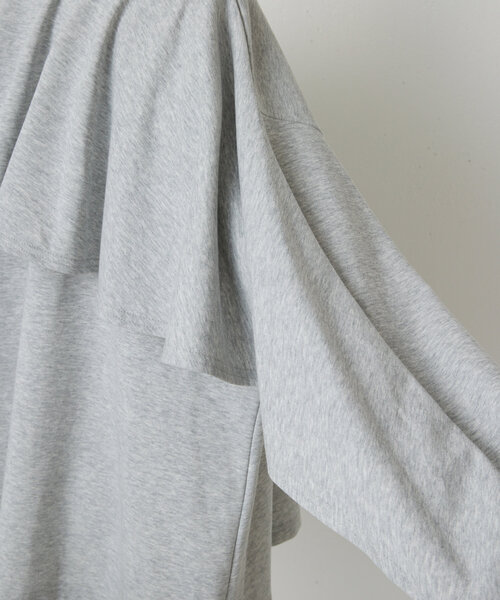 BEARDSLEY（ビアズリー）の「うしろフリルトレーナー（Tシャツ