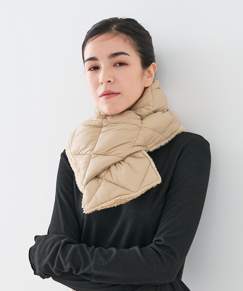 TAION（タイオン）の「【WEB限定】【TAION】シティリバーシブル ダウンボア マフラー（ストール/ショール・レディース・グレイッシュベージュ/ブラック/カーキ・フリー）」の3枚目の写真