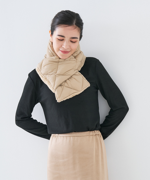 TAION（タイオン）の「【WEB限定】【TAION】シティリバーシブル ダウンボア マフラー（ストール/ショール・レディース・グレイッシュベージュ/ブラック/カーキ・フリー）」の6枚目の写真