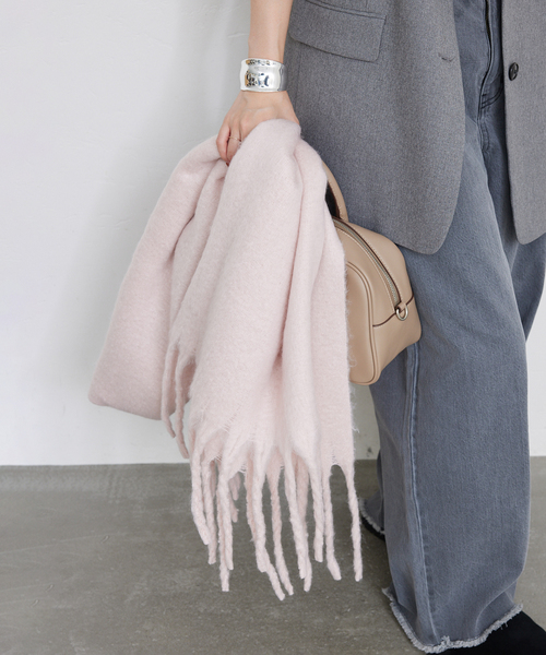 SLOBE IENA（スローブイエナ）の「SLOBE IENA エアリーカラーストール（マフラー・レディース・スカイブルー/ホワイト/ピンク/キャメル・FREE）」の4枚目の写真