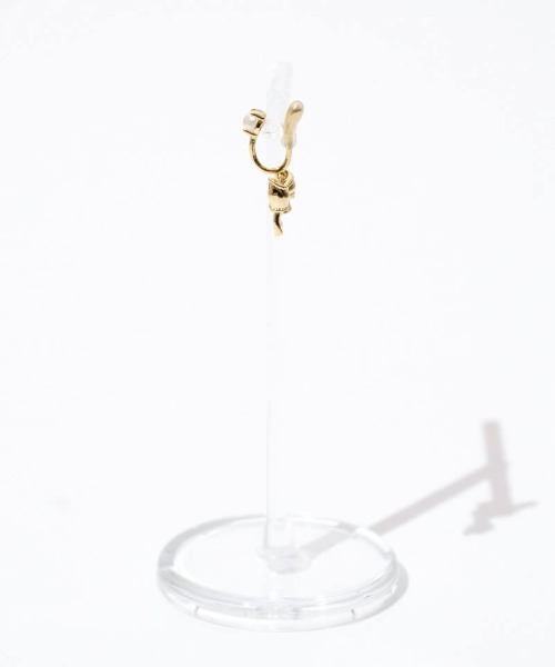 flower（フラワー）の「リボンブランコイヤリング（イヤリング・レディース・ゴールド・FREE）」の2枚目の写真