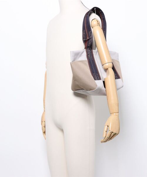 THEATRE PRODUCTS（シアタープロダクツ）の「バイカラーアウトポケットJQテープバッグ-M-/500mlペットボトル収納可能（トートバッグ・レディース・ブラック/ベージュ・FREE）」の6枚目の写真