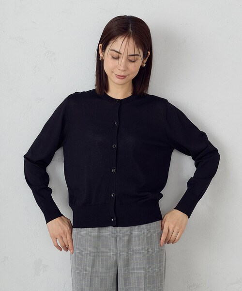 COMME CA ISM（コムサイズム）の「【ウォッシャブル】UVカット ベーシック クルーネックカーディガン（カーディガン/ボレロ・レディース・ネイビー/ミント/ライトグレー/ブラック・MEDIUM/LARGE）」の2枚目の写真