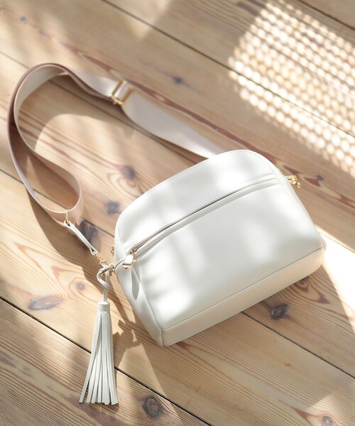 BEAMS HEART（ビームスハート）の「【オンオフ兼用】フリンジ ショルダーバッグ（ショルダーバッグ・レディース・オフホワイト/ブラック/ベージュ・ONE SIZE）」の19枚目の写真