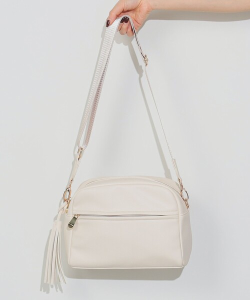 BEAMS HEART（ビームスハート）の「【オンオフ兼用】フリンジ ショルダーバッグ（ショルダーバッグ・レディース・オフホワイト/ブラック/ベージュ・ONE SIZE）」の20枚目の写真