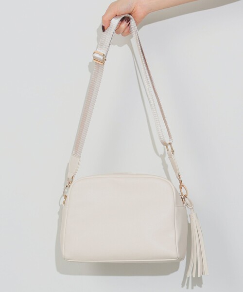 BEAMS HEART（ビームスハート）の「【オンオフ兼用】フリンジ ショルダーバッグ（ショルダーバッグ・レディース・オフホワイト/ブラック/ベージュ・ONE SIZE）」の22枚目の写真