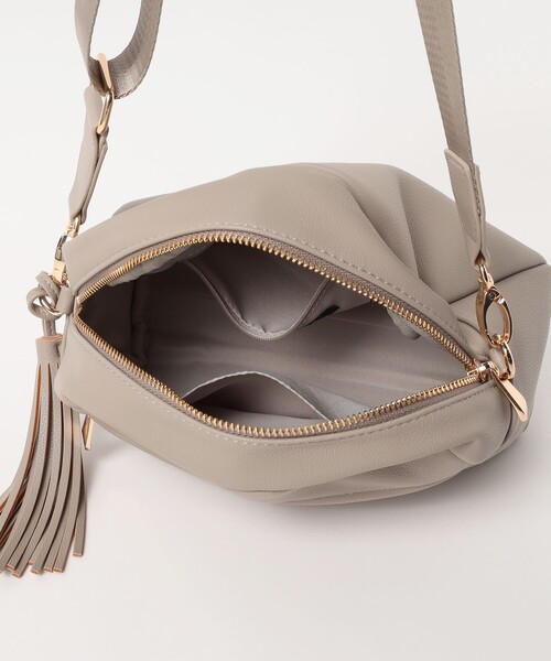 BEAMS HEART（ビームスハート）の「【オンオフ兼用】フリンジ ショルダーバッグ（ショルダーバッグ・レディース・オフホワイト/ブラック/ベージュ・ONE SIZE）」の13枚目の写真