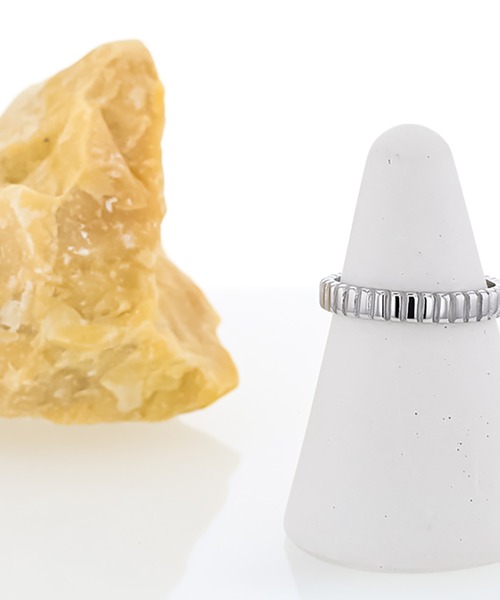 kirakiraShop(キラキラショップ)の「スタッズ リング(リング・レディース・シルバー/ゴールド・6号/7号/8号/#1/#3/#2)」の4枚目の写真