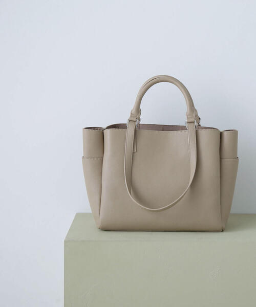 NATURAL BEAUTY BASIC（ナチュラルビューティーベーシック）の「ライトウエイト2wayハンドルトートバッグ（トートバッグ・レディース・ブラック/オフホワイト/ベージュ・ﾌﾘ-）」の17枚目の写真