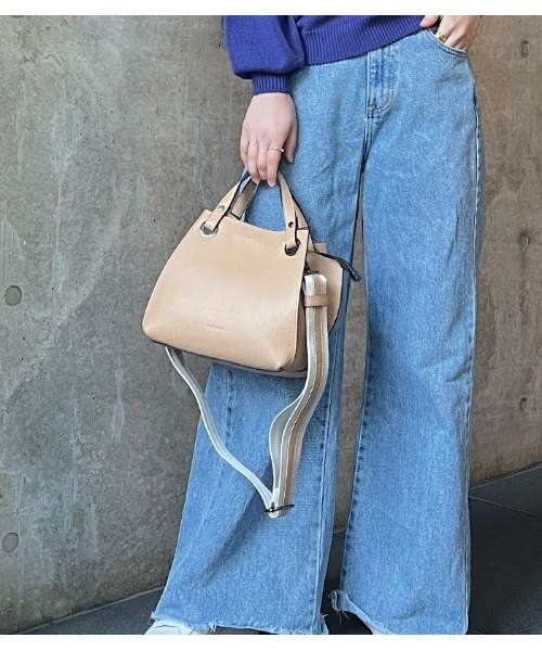 RIPANI（リパーニ）の「【RIPANI/リパーニ】バイカラーショルダーベルト付牛革シュリンク加工トートバッグ(中)（トートバッグ・レディース・ホワイト/キャメル/ブラック・FREE）」の3枚目の写真