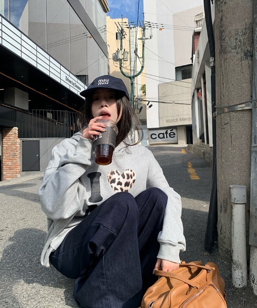 gossip！ロサンゼルス（ゴシップロサンゼルス）の「フード スウェット パーカー Y2K（パーカー・レディース・グレー/オフホワイト/ブラック・FREE）」の4枚目の写真