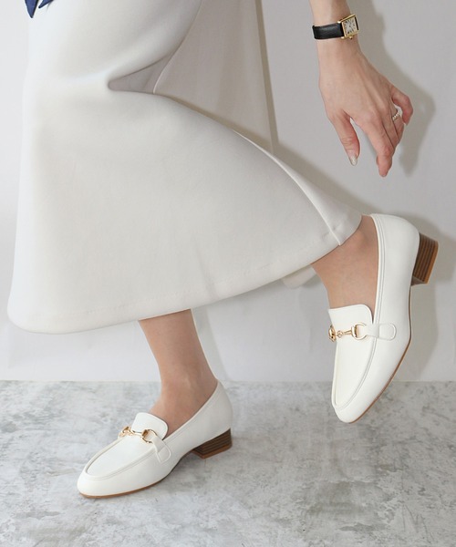 Fin（フィン）の「ゴールドビットローファー【低反発スポンジ入り】（ローファー・レディース・アイボリー/ベージュ/ブラック・22.5cm/23cm/23.5cm/24cm/24.5cm/25cm）」の15枚目の写真