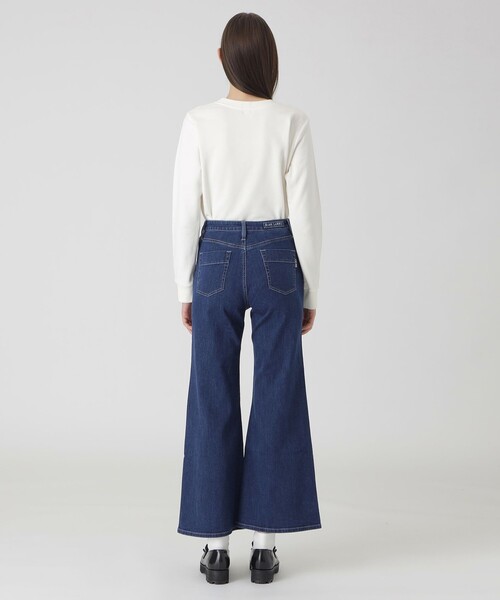 BLUE LABEL CRESTBRIDGE(ブルーレーベルクレストブリッジ)の「ストレッチデニムフレアパンツ(デニムパンツ・レディース・ブルー系その他4/ブルー・34/36/40/38)」の17枚目の写真