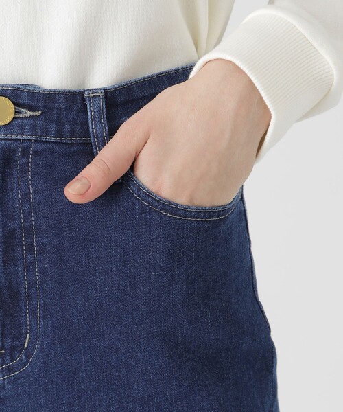 BLUE LABEL CRESTBRIDGE(ブルーレーベルクレストブリッジ)の「ストレッチデニムフレアパンツ(デニムパンツ・レディース・ブルー系その他4/ブルー・34/36/40/38)」の4枚目の写真