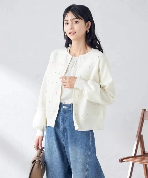 a.v.v(アーヴェヴェ)の「ビジュー調カーディガン(カーディガン/ボレロ・レディース・アイボリー・40/38)」の3枚目の写真