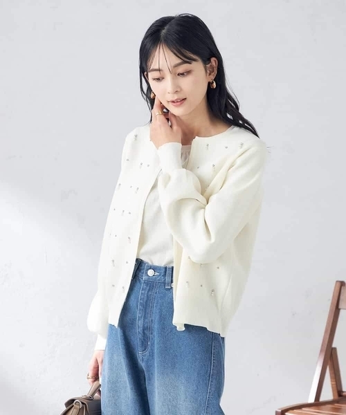a.v.v(アーヴェヴェ)の「ビジュー調カーディガン(カーディガン/ボレロ・レディース・アイボリー・40/38)」の4枚目の写真