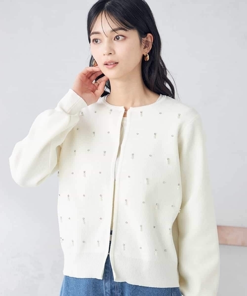 a.v.v(アーヴェヴェ)の「ビジュー調カーディガン(カーディガン/ボレロ・レディース・アイボリー・40/38)」の6枚目の写真