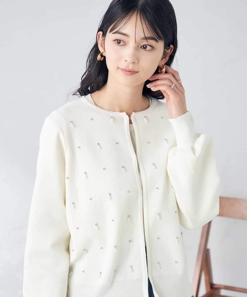 a.v.v(アーヴェヴェ)の「ビジュー調カーディガン(カーディガン/ボレロ・レディース・アイボリー・40/38)」の7枚目の写真