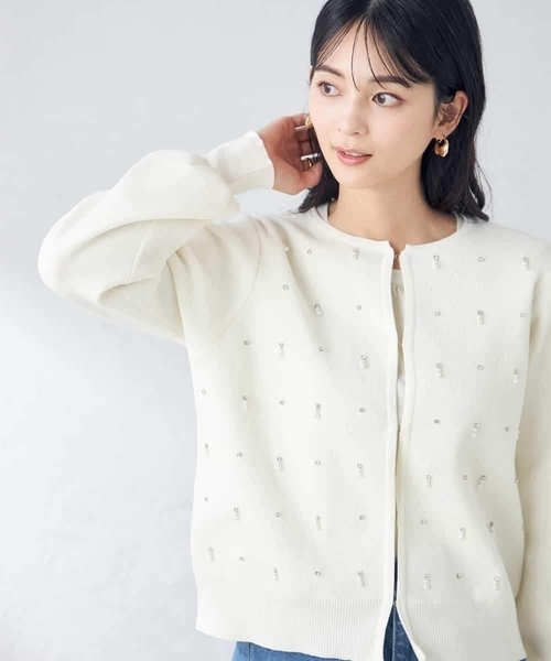 a.v.v(アーヴェヴェ)の「ビジュー調カーディガン(カーディガン/ボレロ・レディース・アイボリー・40/38)」の9枚目の写真