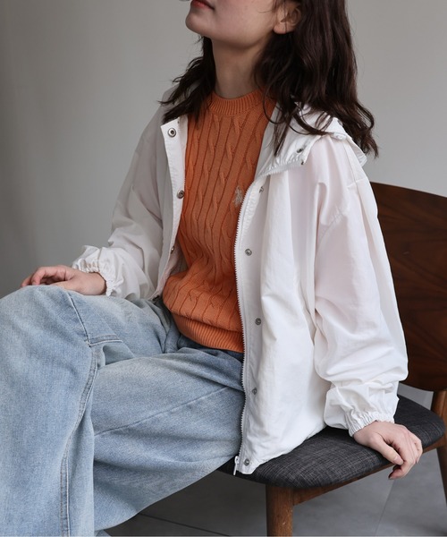 ap retro(アプレトロ)の「ボリュームスリーブマウンテンパーカー / ナイロンジャケット(マウンテンパーカー・レディース・ホワイト/ブルー/アイボリー/ベージュ/ブラック・FREE)」の2枚目の写真