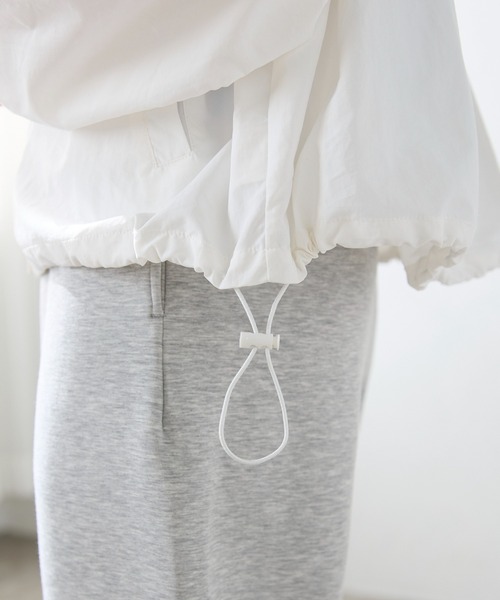 ap retro(アプレトロ)の「ボリュームスリーブマウンテンパーカー / ナイロンジャケット(マウンテンパーカー・レディース・ホワイト/ブルー/アイボリー/ベージュ/ブラック・FREE)」の9枚目の写真