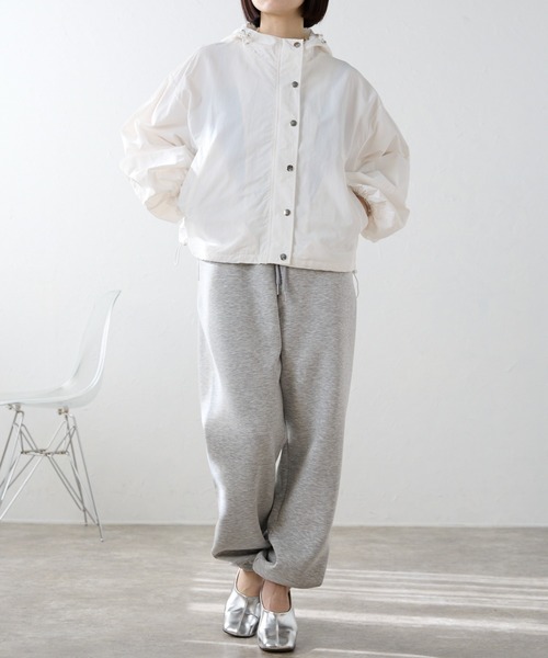 ap retro(アプレトロ)の「ボリュームスリーブマウンテンパーカー / ナイロンジャケット(マウンテンパーカー・レディース・ホワイト/ブルー/アイボリー/ベージュ/ブラック・FREE)」の15枚目の写真